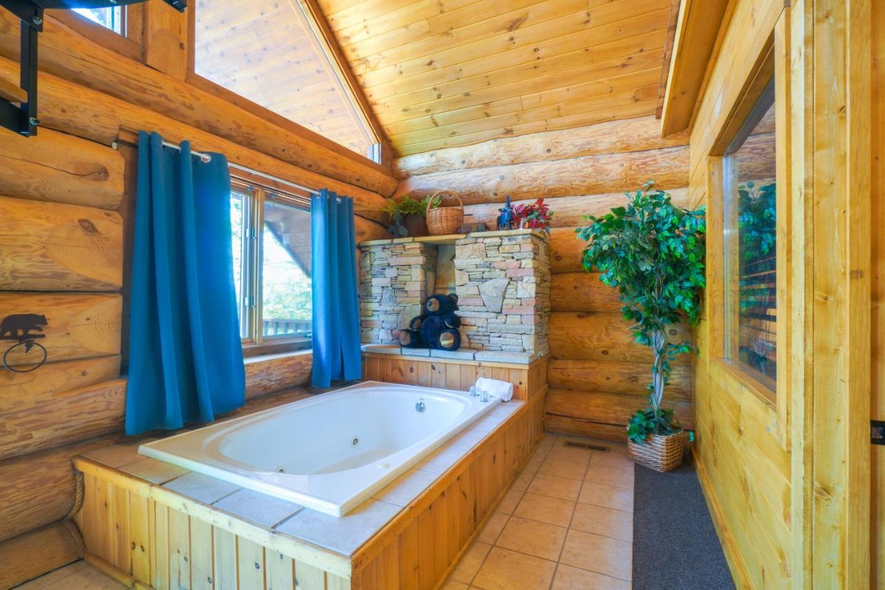 Smoky Mountain Vacation Rental Cabin With Hot Tub! 개틀린버그 외부 사진